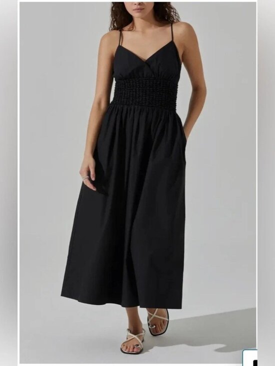 Astr Dresses & Skirts - ASTR The Label Popcorn Waist Midi Dress - NEW